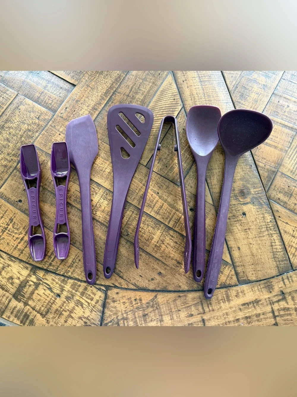 Epicure utensils & 2 measuring spoons